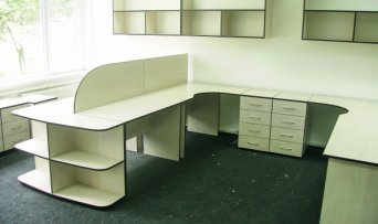 Комплект мебели в офис на 4 рабочих места . 56.000 руб.