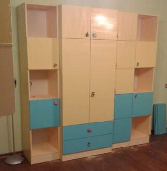 Процесс установки мебели в детскую комнату